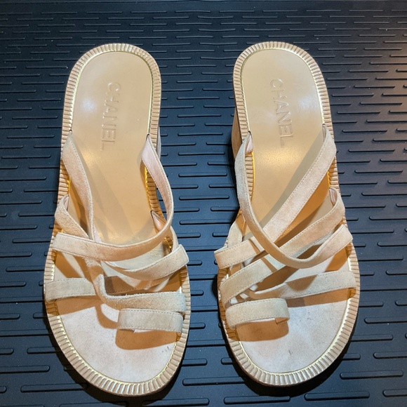 -CHANEL, Roman Greek Beige Suede Sandals w/ gold accs, Size 39, Authentic - Picture 3 of 10